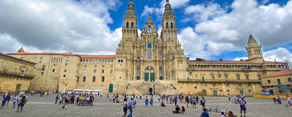 El Camino de Santiago de Compostela ¿qué es, cómo se hace y cuánto puede costarle?
